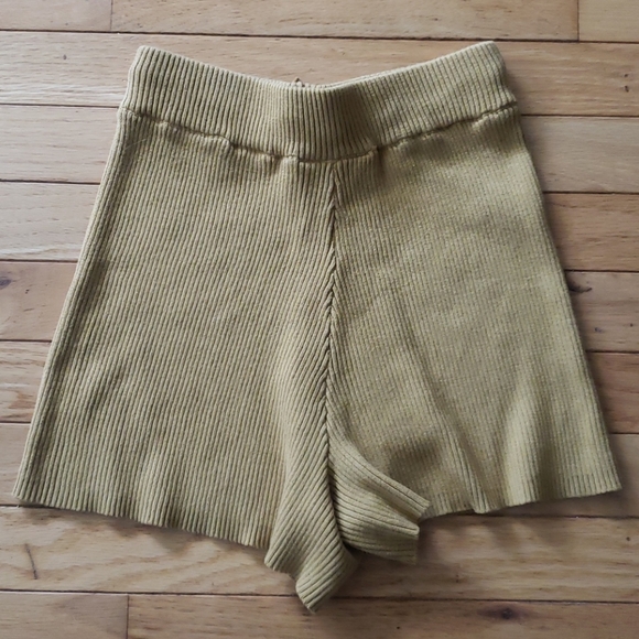 NWT Lullaby Club Alex Shorts in Mustard - Picture 3 of 6